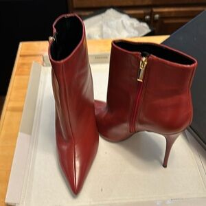 Saks Fifth Ave ankle bootie size 9, color  Bordeaux
